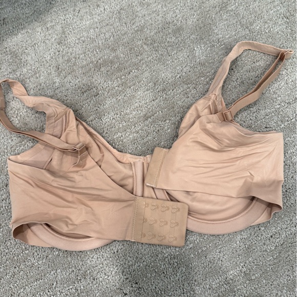 Skims Smoothing Intimates Unlined Bra - Picture 6 of 6